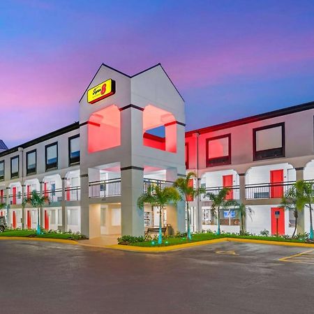 Super 8 By Wyndham Orlando Near Florida Mall Williamsburg Eksteriør billede