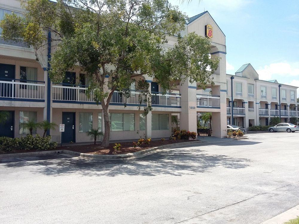 Super 8 By Wyndham Orlando Near Florida Mall Williamsburg Eksteriør billede