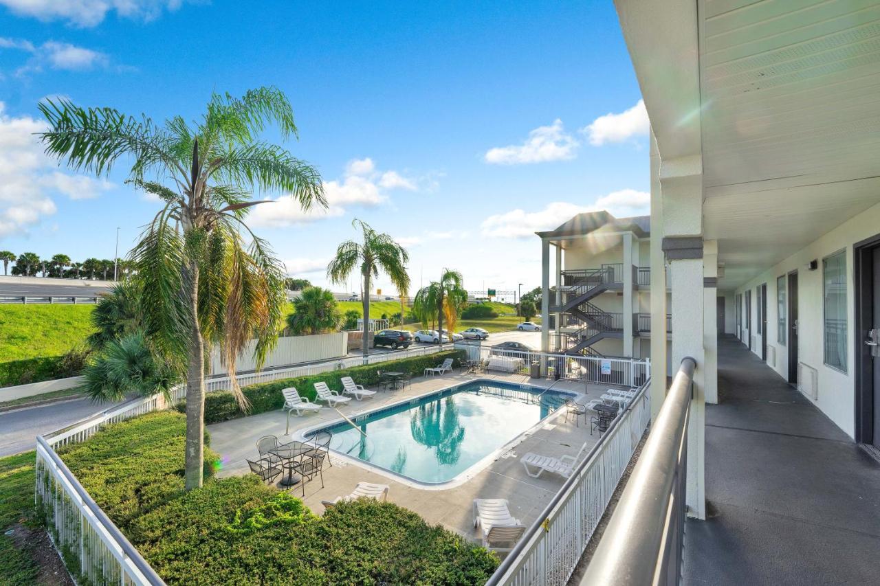 Super 8 By Wyndham Orlando Near Florida Mall Williamsburg Eksteriør billede