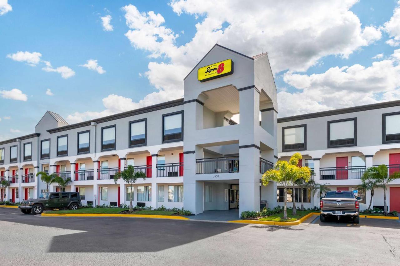 Super 8 By Wyndham Orlando Near Florida Mall Williamsburg Eksteriør billede