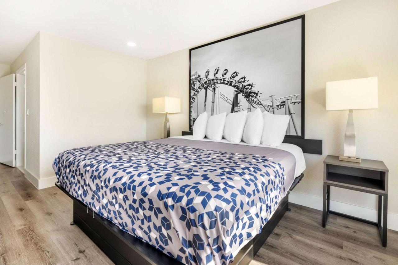 Super 8 By Wyndham Orlando Near Florida Mall Williamsburg Eksteriør billede
