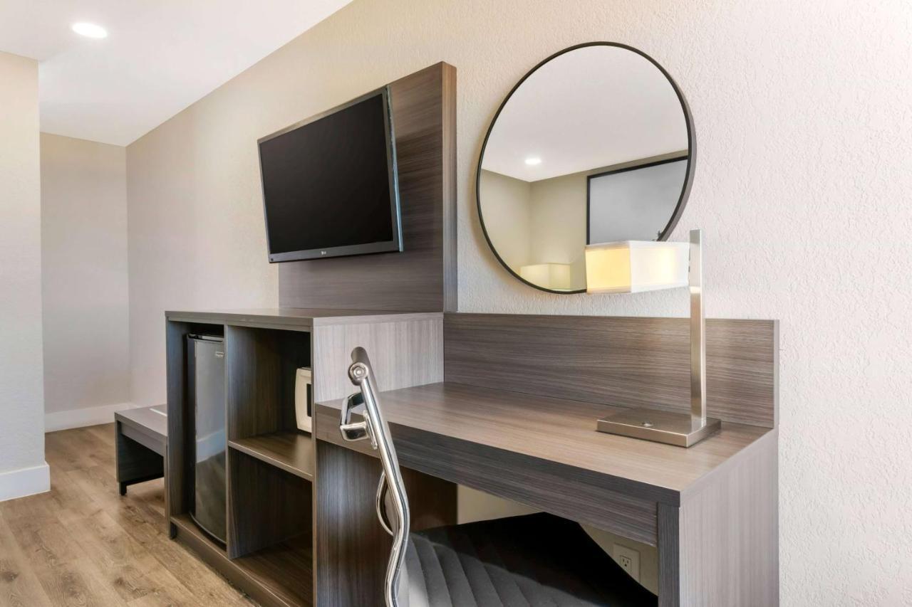 Super 8 By Wyndham Orlando Near Florida Mall Williamsburg Eksteriør billede