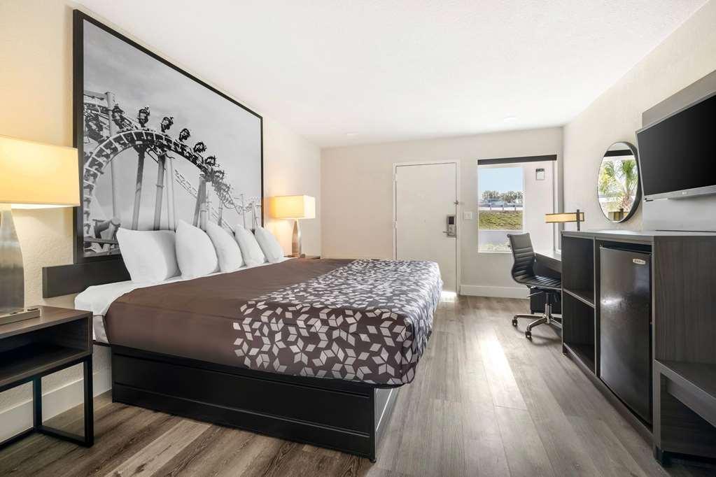 Super 8 By Wyndham Orlando Near Florida Mall Williamsburg Værelse billede