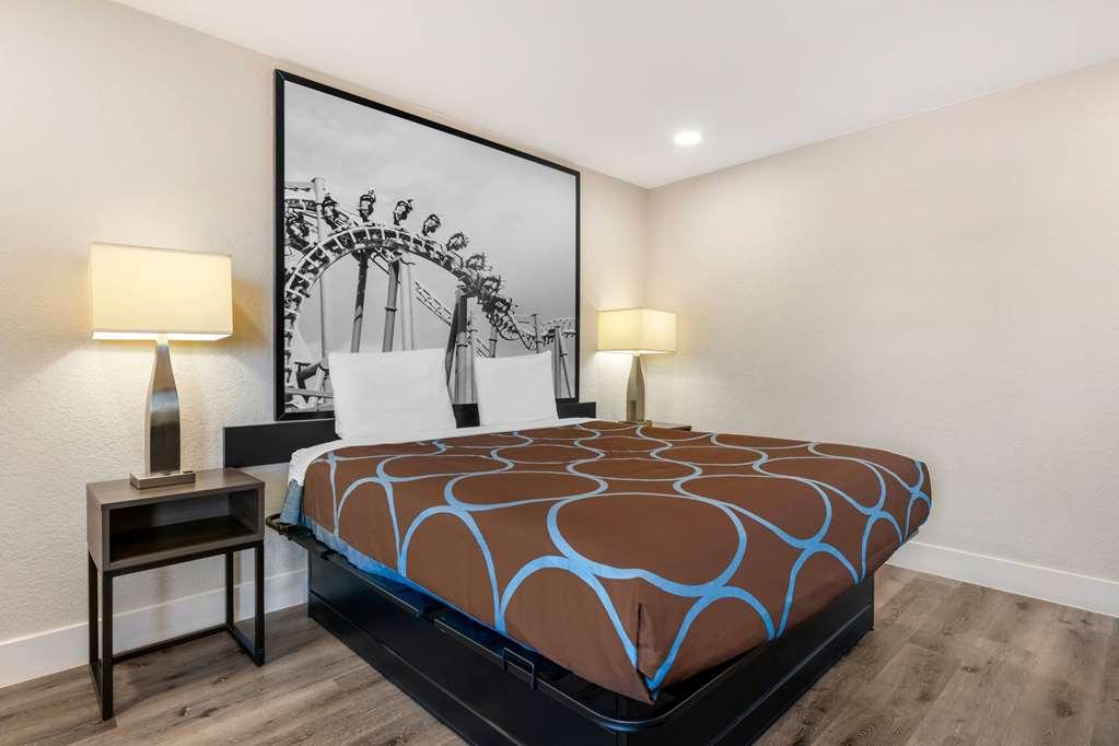 Super 8 By Wyndham Orlando Near Florida Mall Williamsburg Værelse billede