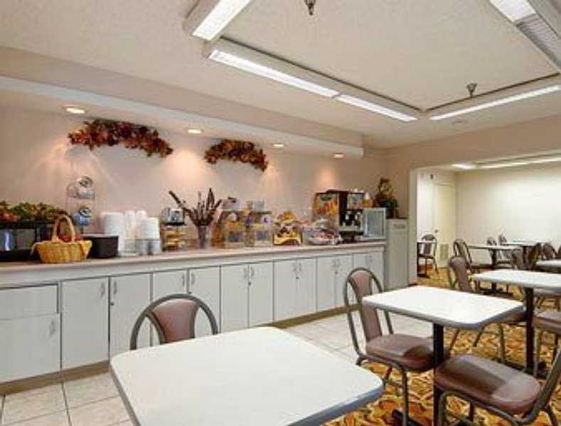 Super 8 By Wyndham Orlando Near Florida Mall Williamsburg Restaurant billede